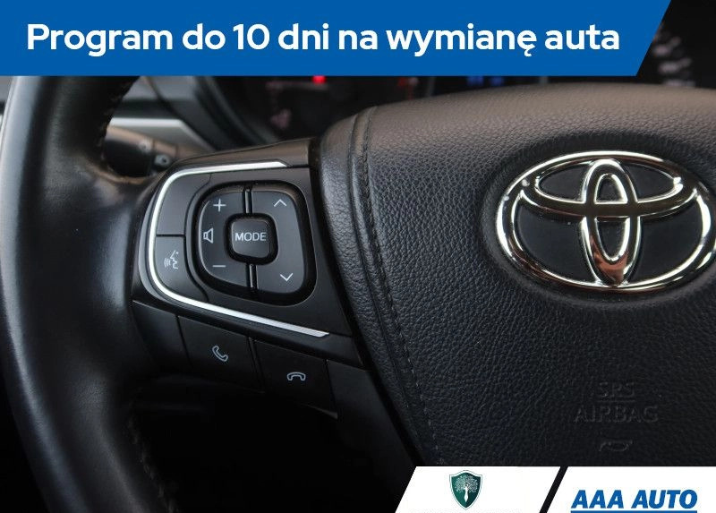 Toyota Avensis cena 60000 przebieg: 69240, rok produkcji 2016 z Chmielnik małe 191